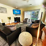 *Stylish* Luxury Suite Near Historic Downtown