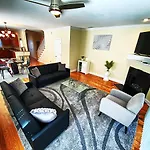 *Stylish* Luxury Suite Near Historic Downtown