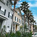 3 Story Lake House Near Historic Downtown