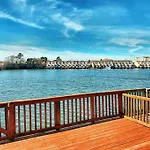 3 Story Lake House Near Historic Downtown