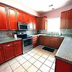 3 Story Lake House Near Historic Downtown