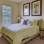 Mount Pleasant Condo With Pool And Bikes Near Beach!
