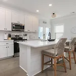Southern Charming New Home Mins To Beach & Dwntn