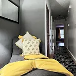 Hi-Tek Manor B - Prime Location - 2-75 Inch 4K Tvs