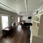 Central Charleston Area Hideaway