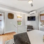 Spacious And Quiet One Block Off King Street