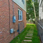 Madrona\'S Park Circle Place- Fenced & Convenient