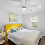 Chic Modern House Close To Beaches & Downtown