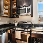 Relax In Comfort - Retreat Near Chs Downtown & Airport