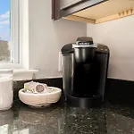 Relax In Comfort - Retreat Near Chs Downtown & Airport