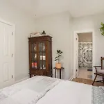 Relax In Comfort - Retreat Near Chs Downtown & Airport