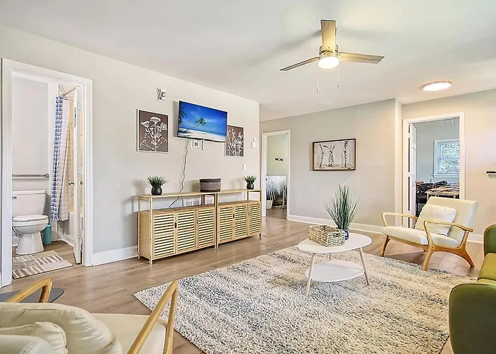 Close To Downtown Charleston! 2 Bedroom Retreat
