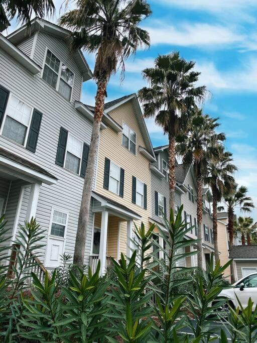 3 Story House Near Historic Downtown Charleston