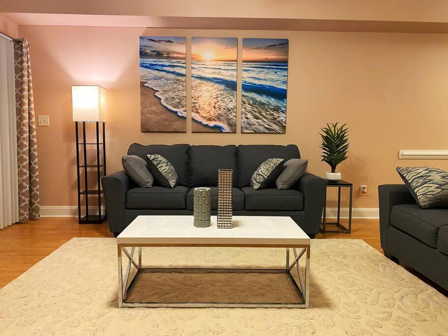 Holiday home 3 Story House Near Historic Downtown *