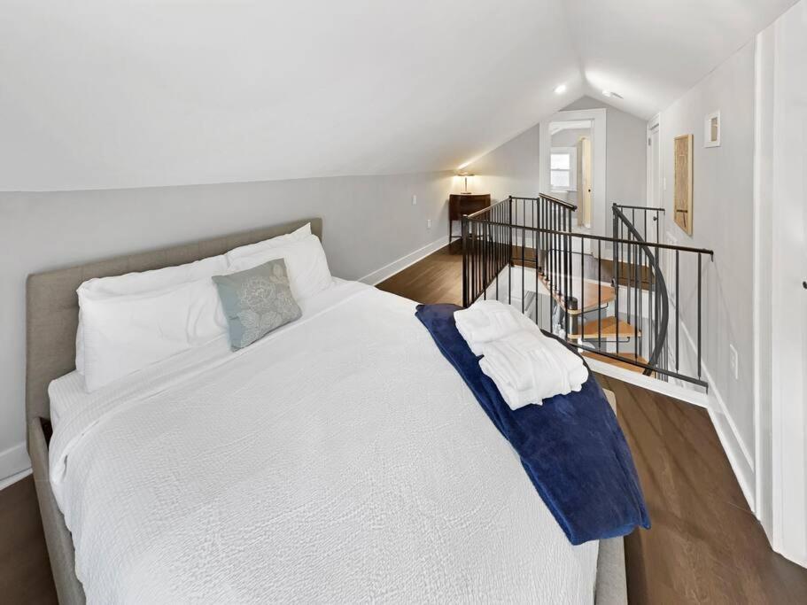 Location! Minutes To Downtown And Folly