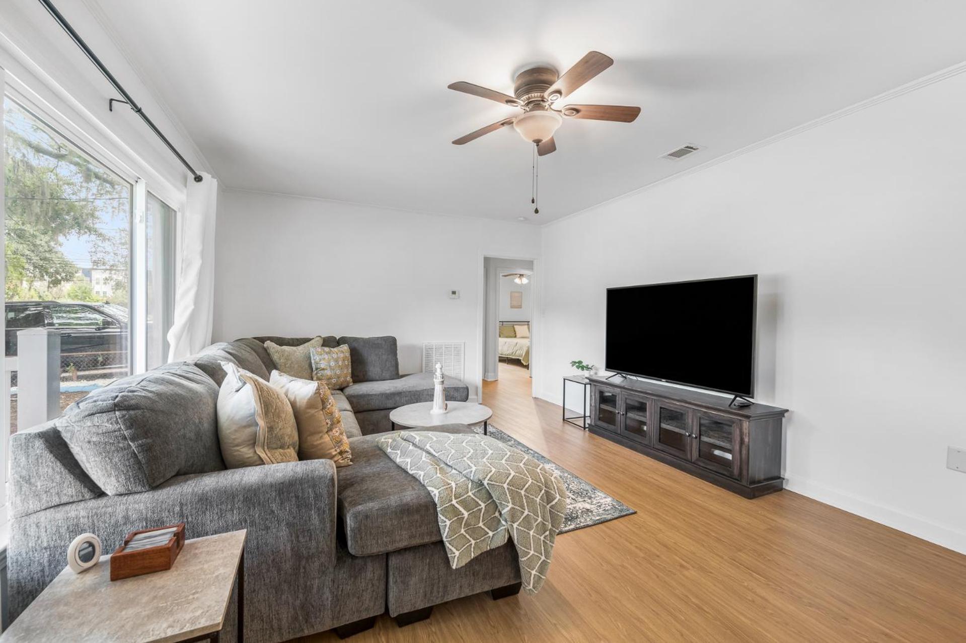 Southern Charm Getaway- 3br In Park Circle Apartment