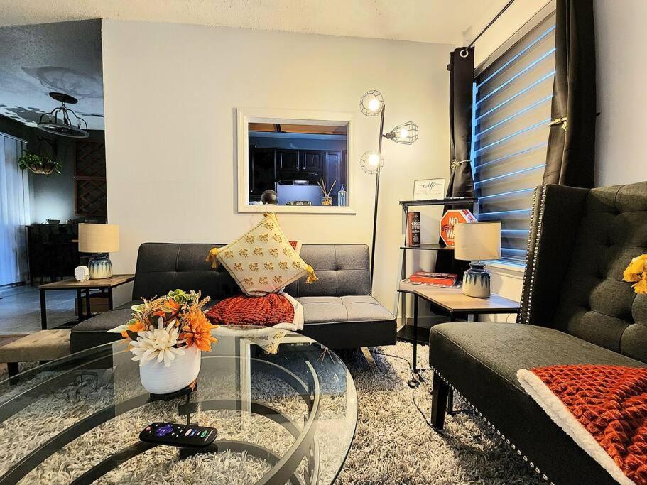 Hi-tek Manor B - Prime Location - 2-75 Inch 4k Tvs
