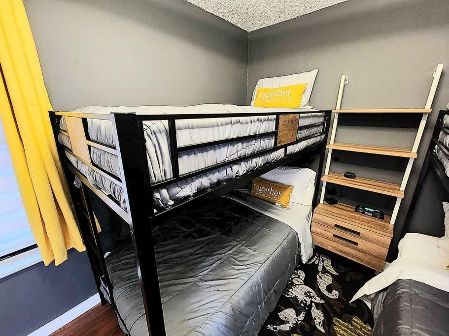 Hi-tek Manor B - Prime Location - 2-75 Inch 4k Tvs * Charleston