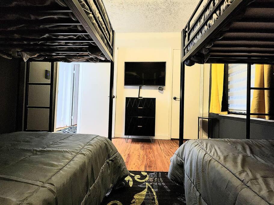 Hi-tek Manor B - Prime Location - 2-75 Inch 4k Tvs Holiday home Charleston