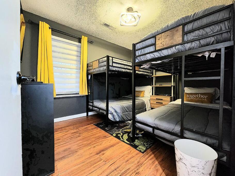 Hi-tek Manor B - Prime Location - 2-75 Inch 4k Tvs *