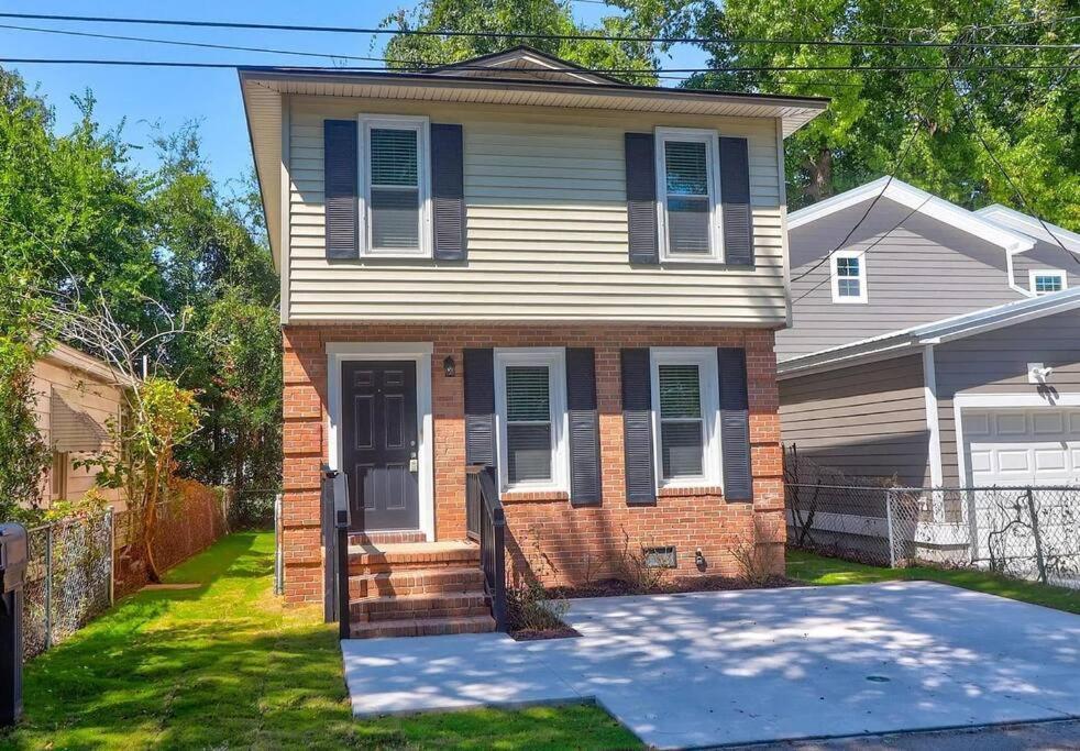 Madrona's Park Circle Place- Fenced & Convenient *