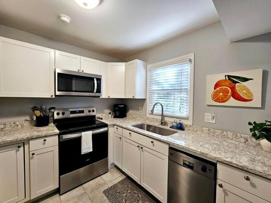 Madrona's Park Circle Place- Fenced & Convenient Holiday home Charleston