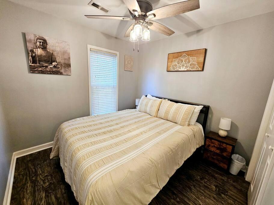 Madrona's Park Circle Place- Fenced & Convenient *
