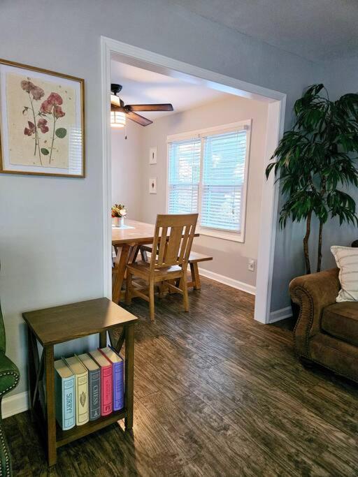 Madrona's Park Circle Place- Fenced & Convenient Holiday home *