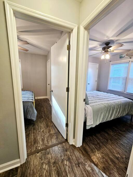 Madrona's Park Circle Place- Fenced & Convenient Holiday home *
