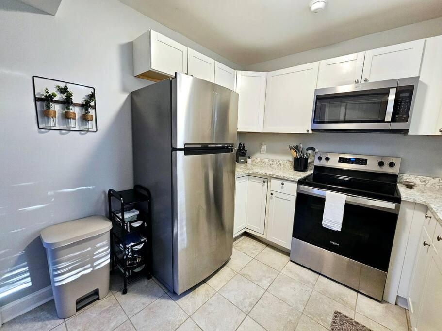 Madrona's Park Circle Place- Fenced & Convenient