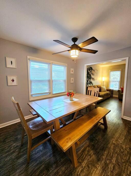 Madrona's Park Circle Place- Fenced & Convenient Holiday home