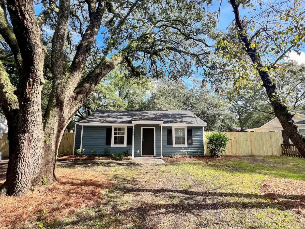 Palmetto Porch - Family Near Park Circle