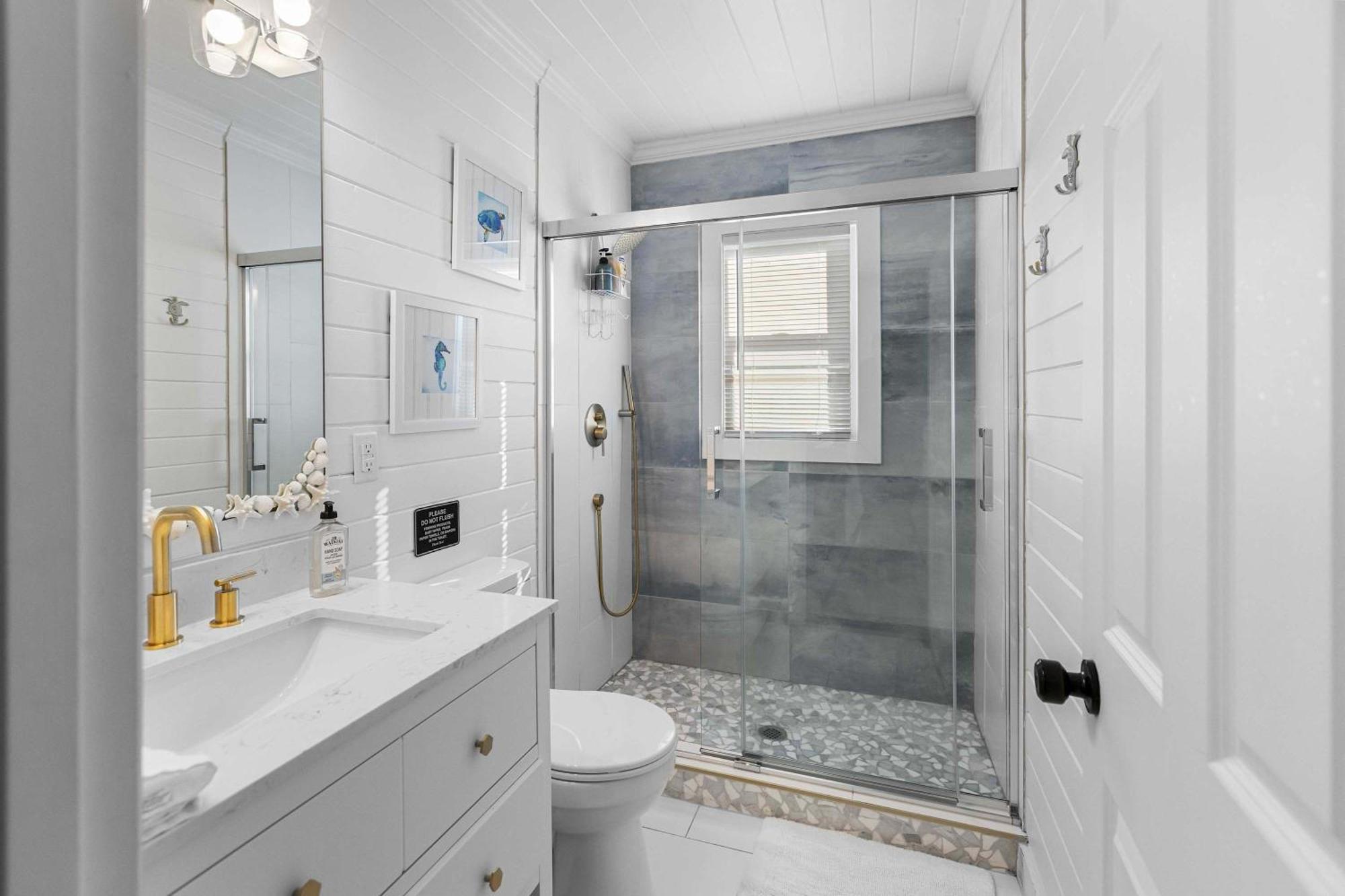 Chic Modern House Close To Beaches & Downtown