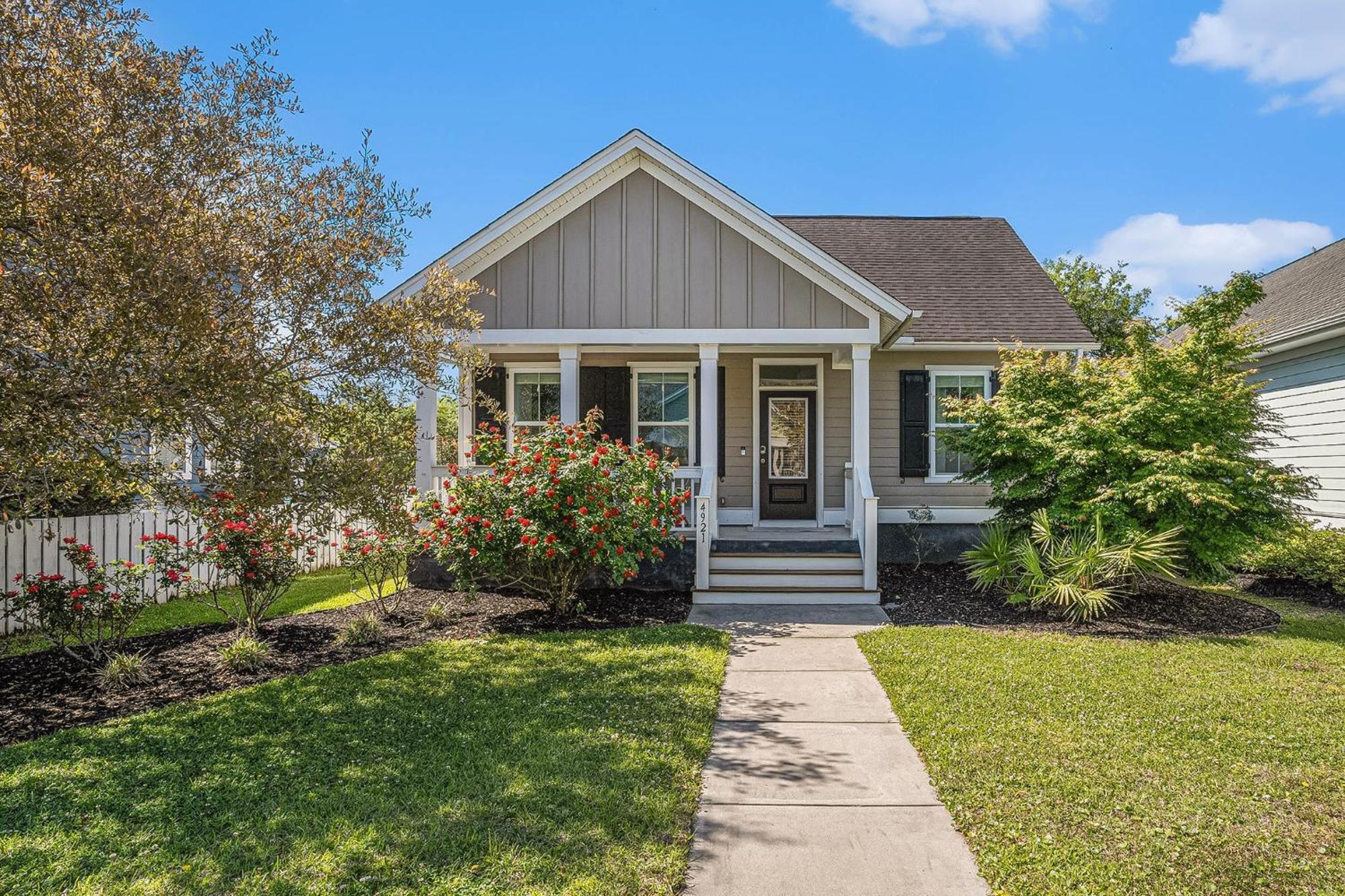 Relax In Comfort - Retreat Near Chs Downtown & Airport Holiday home *