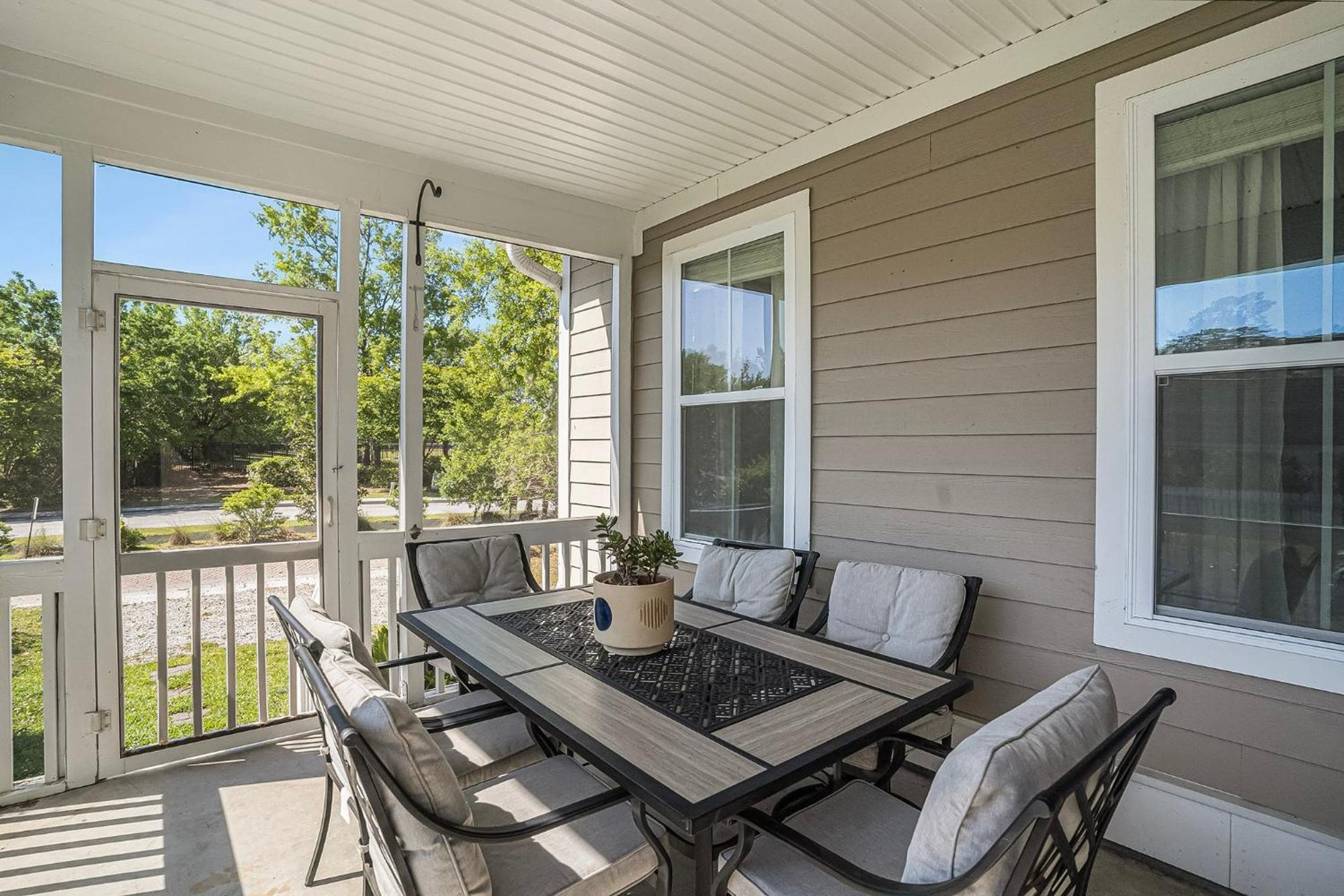 Holiday home Relax In Comfort - Retreat Near Chs Downtown & Airport
