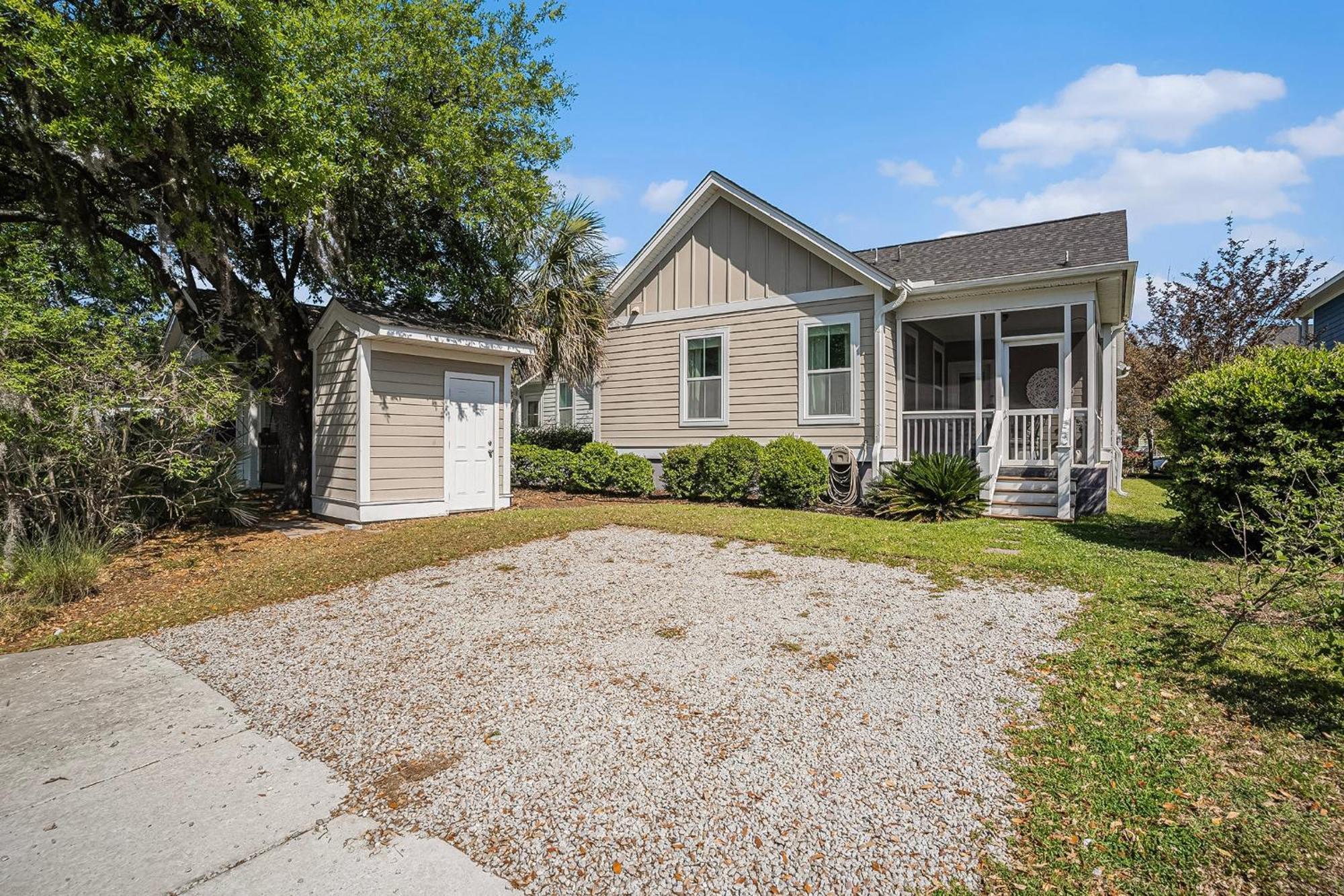 Holiday home Relax In Comfort - Retreat Near Chs Downtown & Airport *