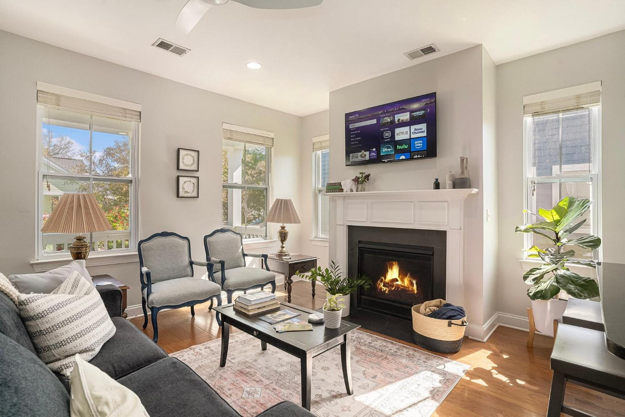 Relax In Comfort - Retreat Near Chs Downtown & Airport *