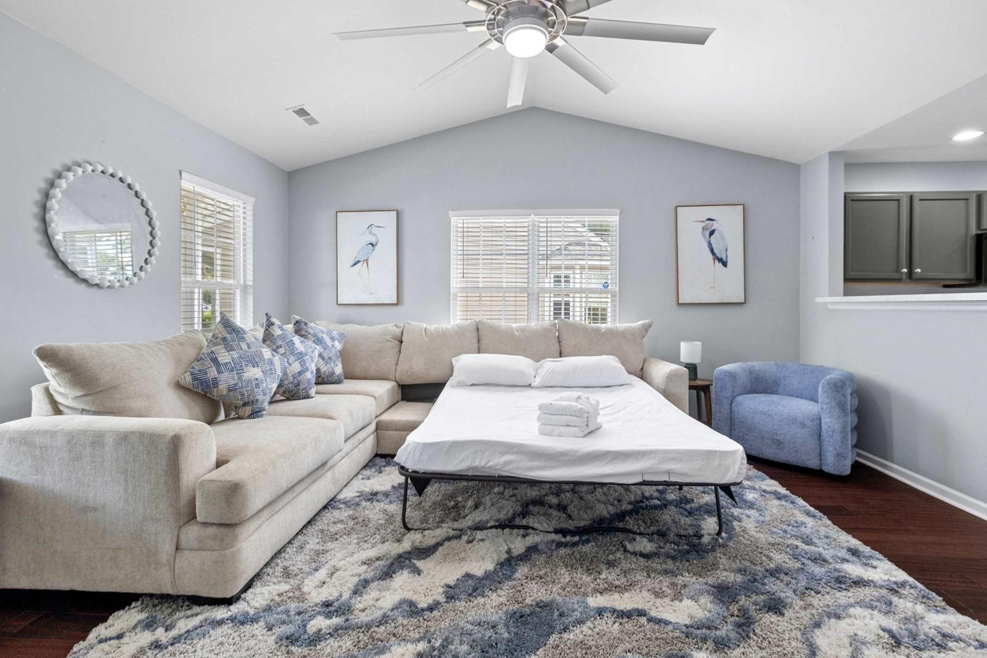 Holiday home Blue Belle - Across From Pool Near Credit One Charleston