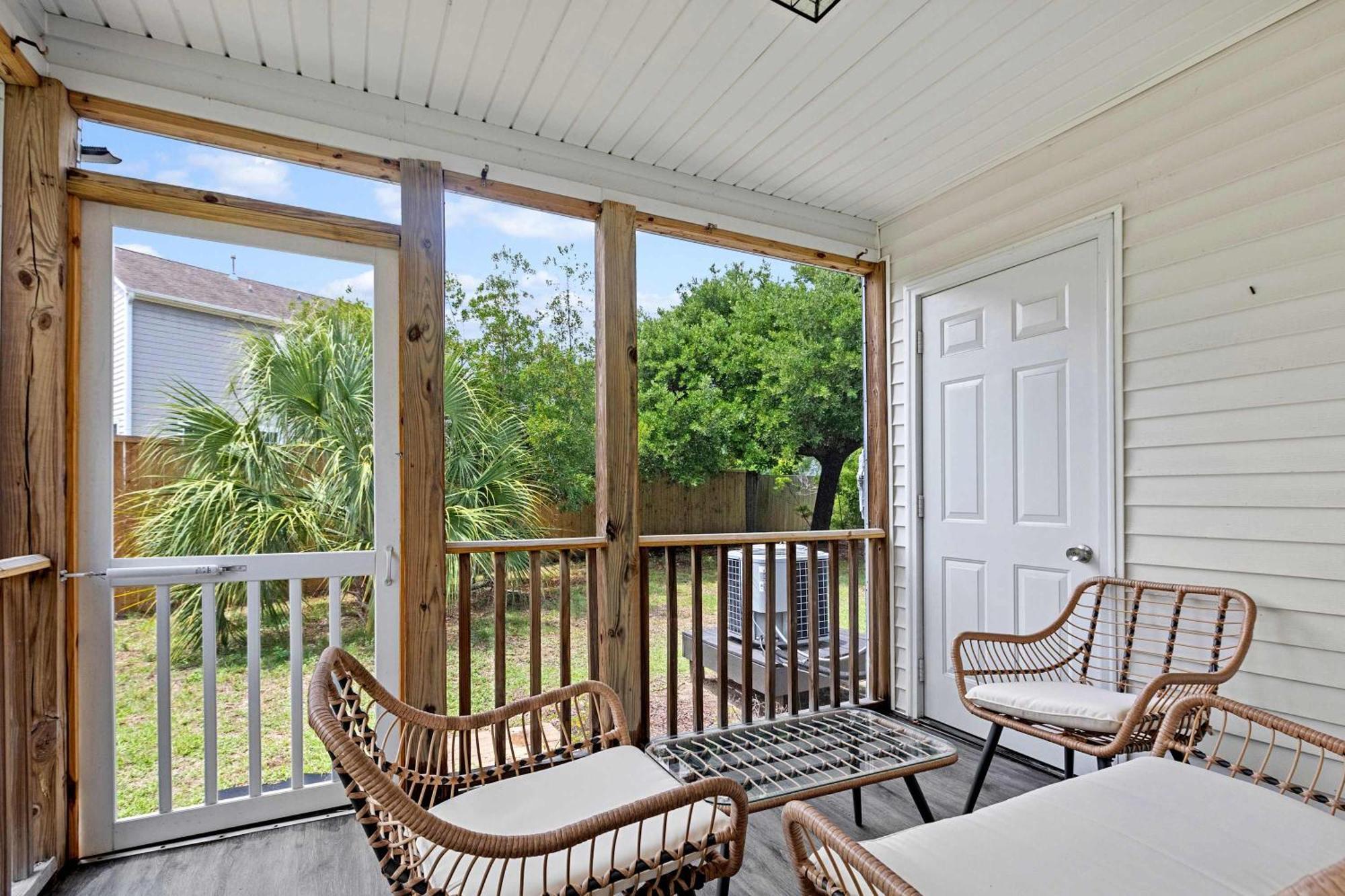 Blue Belle - Across From Pool Near Credit One Charleston