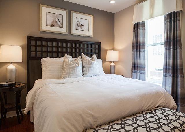 The Quarters On King Apartment *