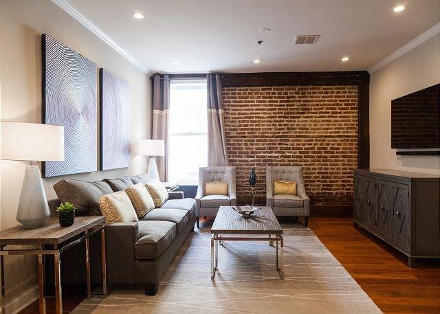 The Quarters On King Apartment