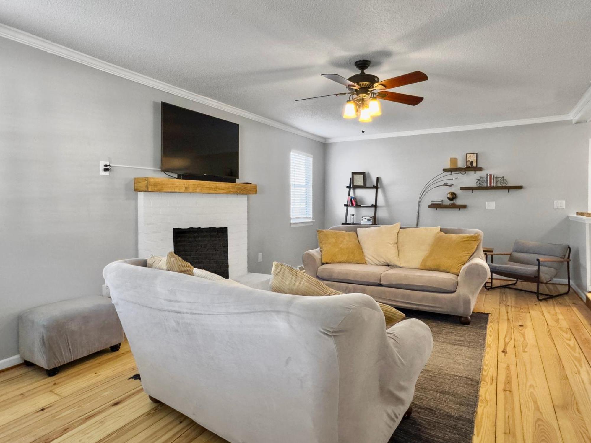 Cozy Away From - Pet-friendly, King Bed *